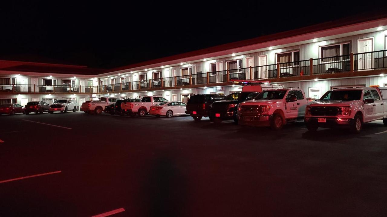 Outdoorsman Motel Wawa Eksteriør bilde