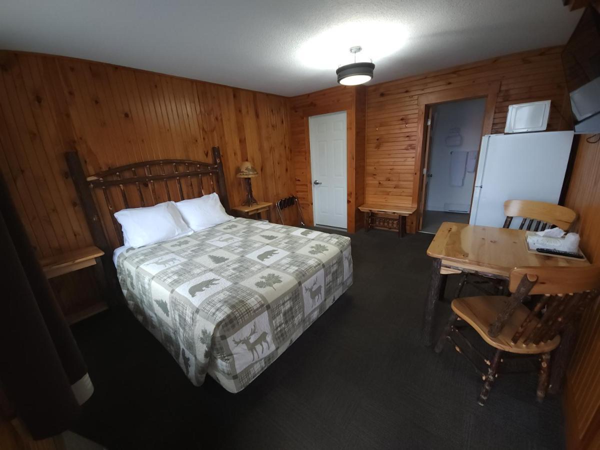 Outdoorsman Motel Wawa Eksteriør bilde