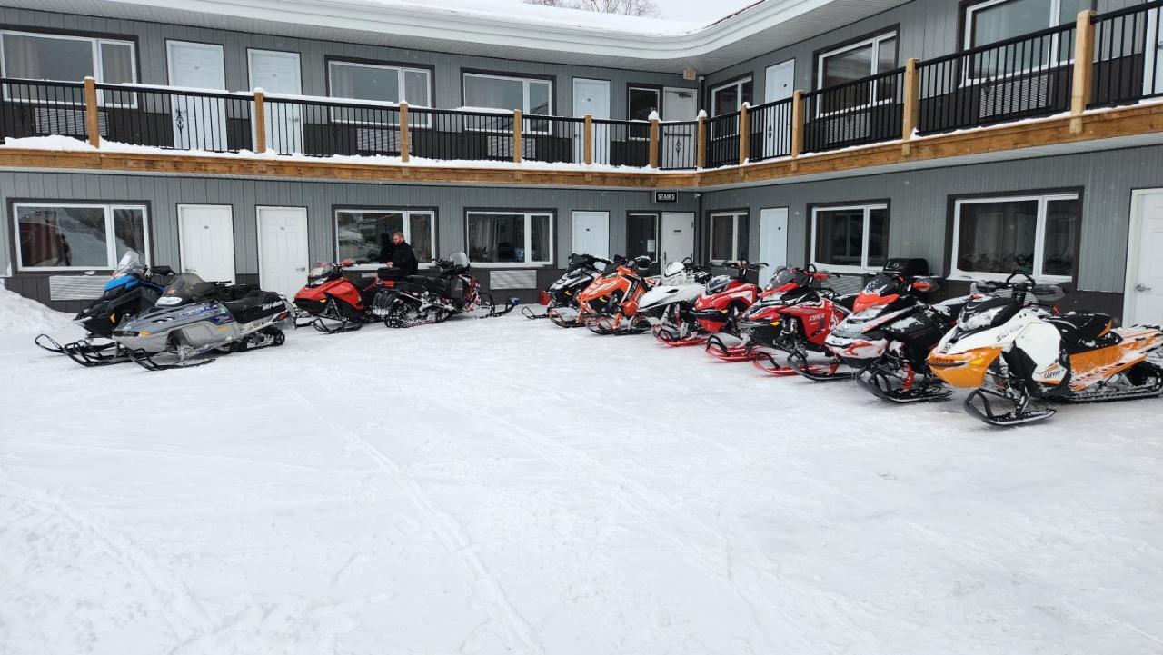Outdoorsman Motel Wawa Eksteriør bilde