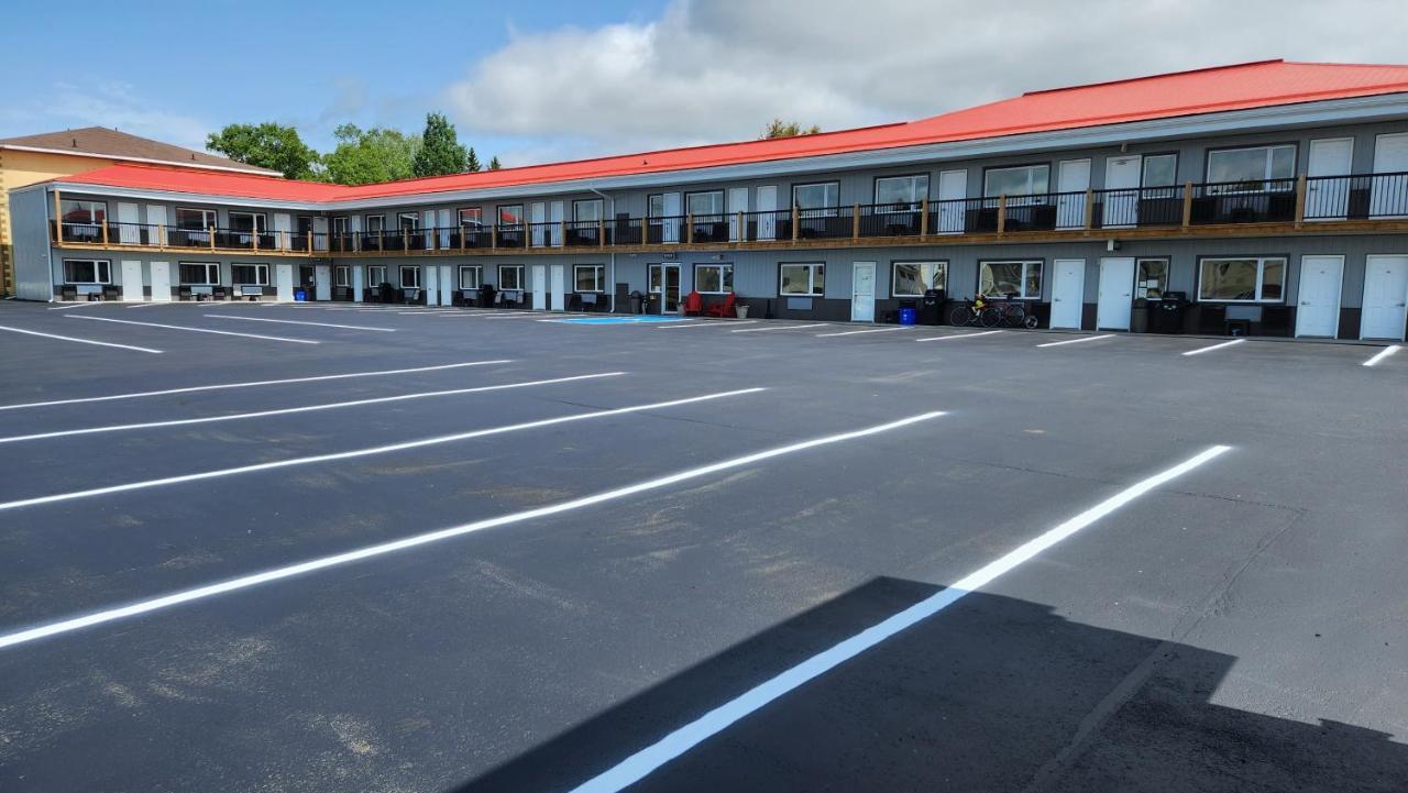 Outdoorsman Motel Wawa Eksteriør bilde
